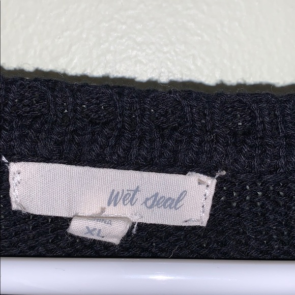 Distressed black sweater - Picture 2 of 2